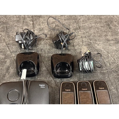 5085 - Three Gigaset C620 phone handsets with two charging docks and one Gigaset C620A answering machine