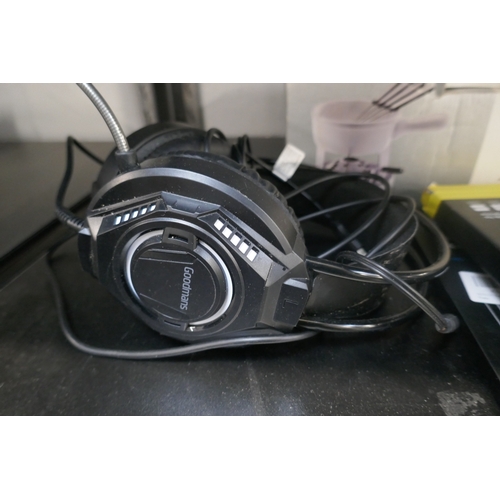 5125 - An assortment of items including, keyboard, headphones, screen protectors, ceramic fondue set, etc