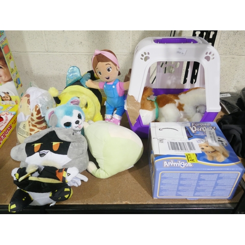 6005 - A quantity of soft toys to include a flipping puppy, Squishmallows, Pets alive etc *This lot is subj... 