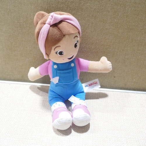 6005 - A quantity of soft toys to include a flipping puppy, Squishmallows, Pets alive etc *This lot is subj... 