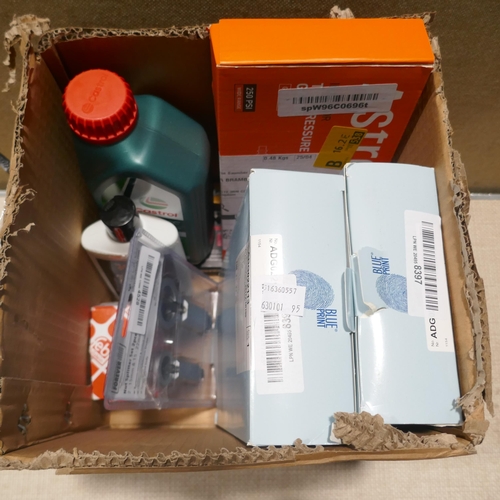 6076 - A quantity of car related items to include, Castrol Oil, Blue Print Filters, Tyre Pressure Gauge etc... 