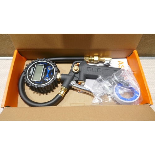 6076 - A quantity of car related items to include, Castrol Oil, Blue Print Filters, Tyre Pressure Gauge etc... 