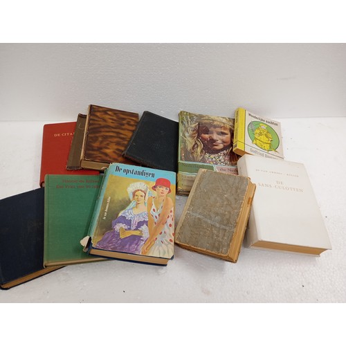 2337 - A large collection of Dutch books to include, Rambles in Holland, De Citadel, De Sans-Culotten, Gost... 