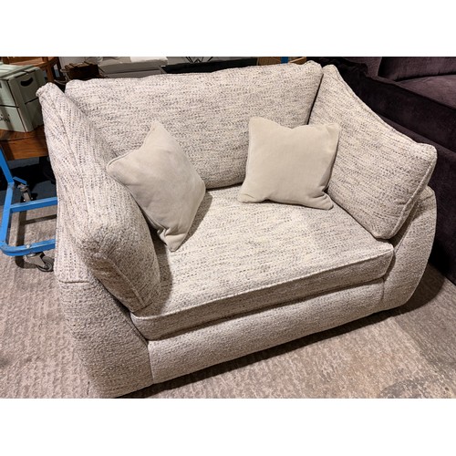 3225 - A beige fleck love seat