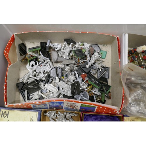 2200 - Two boxes of metal soldier figures, large collection of painted and unpainted model soldiers, mainly... 