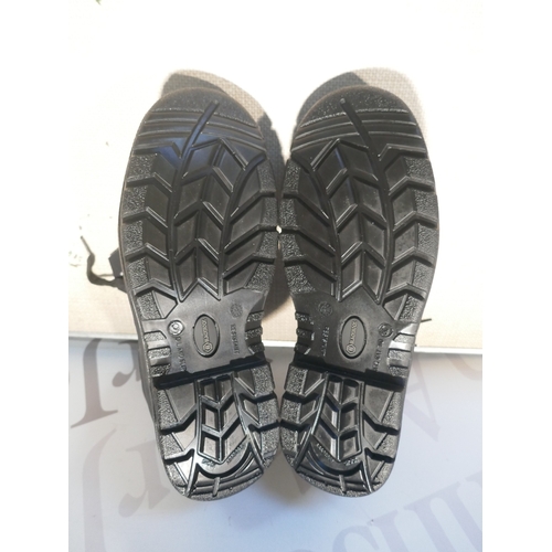 6026 - A pair of Blackrock safety boots, UK size 9  * This lot is subject to VAT