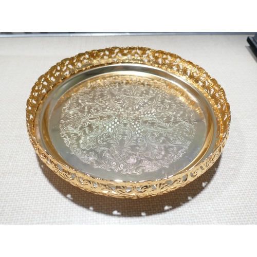 6040 - A box of miscellaneous items including blow up chair, cuckoo clock, trays, door wedge, glass jars, J... 