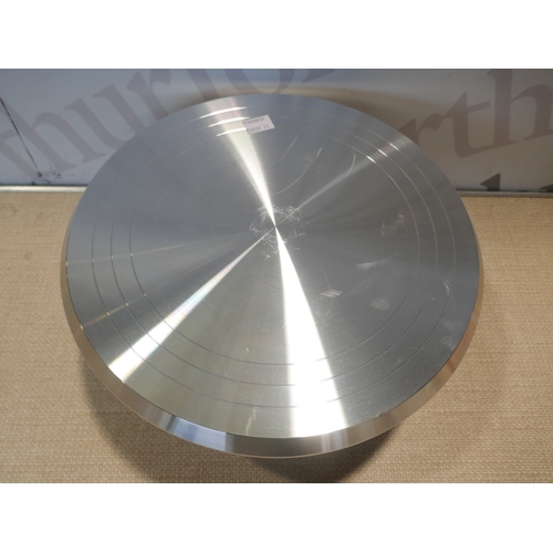 6057 - A Chopping board and rolling pin, set of 3 tea and coffee storage containers, metal cake stand, 2 po... 