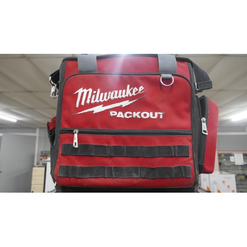 5133 - A Milwaukee packout bag and a Milwaukee packout trolley