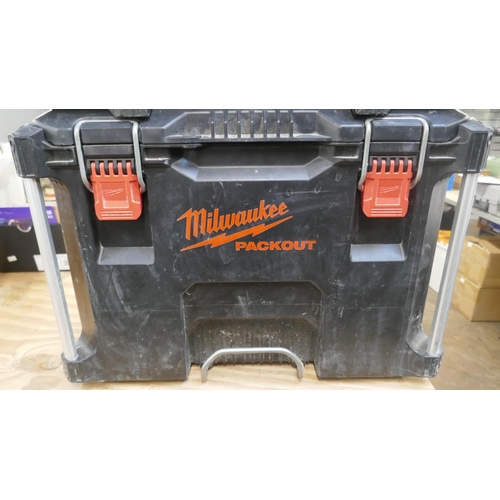 5133 - A Milwaukee packout bag and a Milwaukee packout trolley