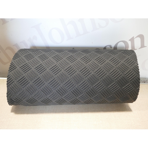 6073 - A box of car accessories to include seat cover, car mats etc. *This lot is subject to VAT