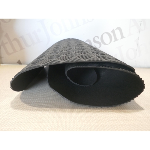 6073 - A box of car accessories to include seat cover, car mats etc. *This lot is subject to VAT