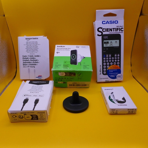 6281 - A quantity of electrical items to include Belkin magnetic car charger, scientific calculator, USB ch... 