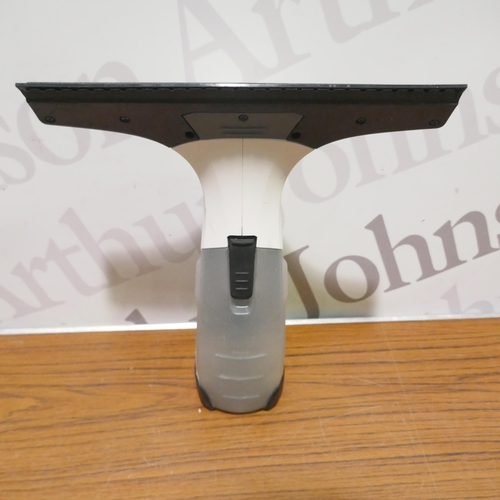 6361 - Two window vacs, Karcher and Beldray *This lot is subject to VAT