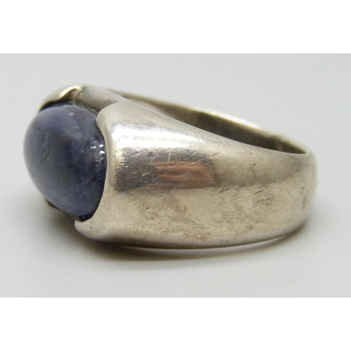 7207 - A silver and sapphire ring, band re-sized, U