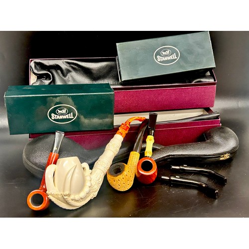 2136 - A large collection of pipes including Dunhill, Bruyere, Northern Briar, Big Ben etc.