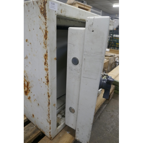 A metal heavy duty commercial safe with Kaba digital security - with keys