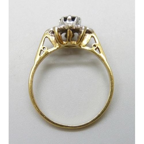 7005 - An 18ct gold, sapphire and diamond ring, 3.1g, O/P