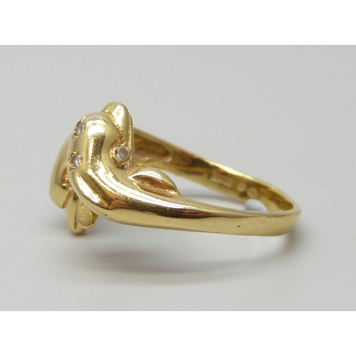 7014 - An 18ct gold dolphin ring set with white stones, 5.1g, P
