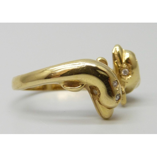 7014 - An 18ct gold dolphin ring set with white stones, 5.1g, P
