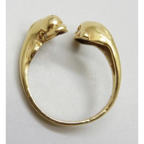 7014 - An 18ct gold dolphin ring set with white stones, 5.1g, P