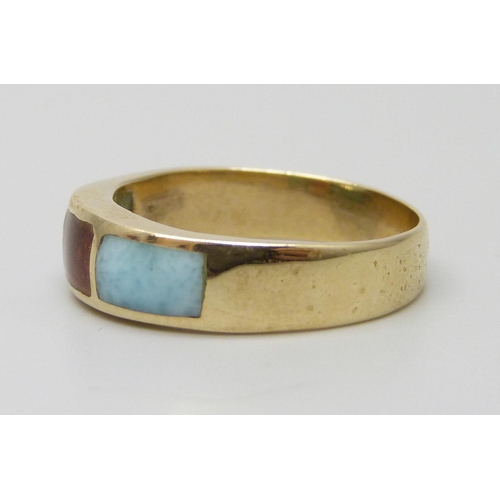 7018 - A 14k gold, larimar and amber coloured ring, 3.9g, R