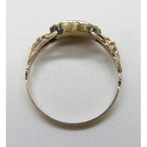 7036 - A Victorian yellow metal mourning ring with hairwork panel and enamel, 1.5g, N/O