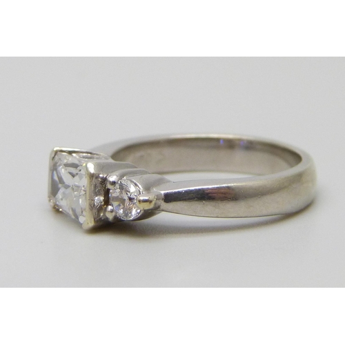 7043 - A 9ct white gold white stone ring, 5.2g, M