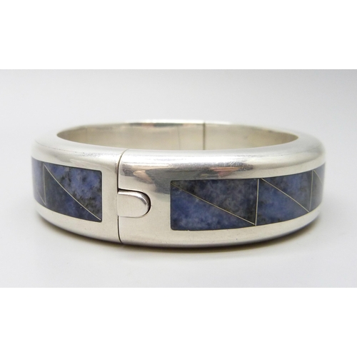 7057 - A statement silver bangle with gemstone inlay, 87g, 5.6cm diameter