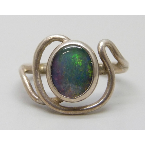 7185 - A white metal Arts & Crafts style ring set with a triplet opal, tests as silver, O