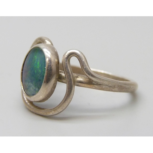 7185 - A white metal Arts & Crafts style ring set with a triplet opal, tests as silver, O