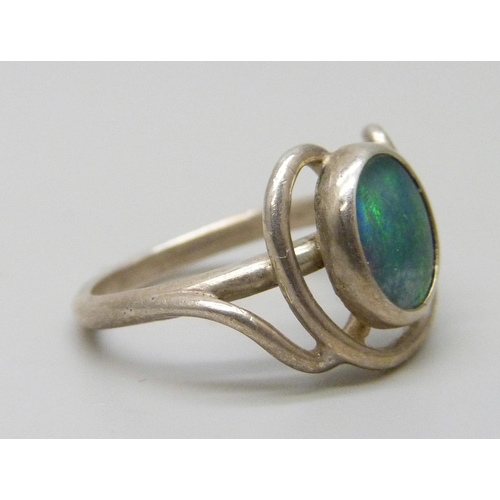 7185 - A white metal Arts & Crafts style ring set with a triplet opal, tests as silver, O