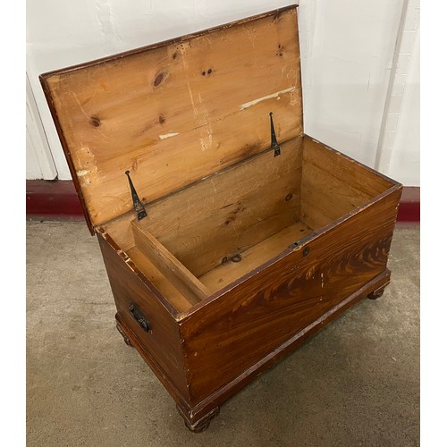 88 - A Victorian pine blanket chest