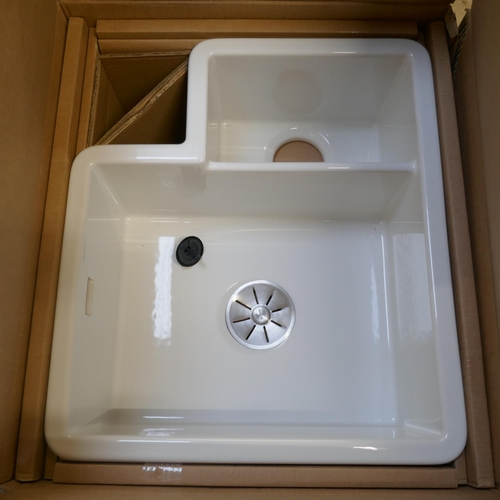 4242 - A Paros 1.5 bowl, right hand draing undermount sink (607-239) *This lot is subject to VAT