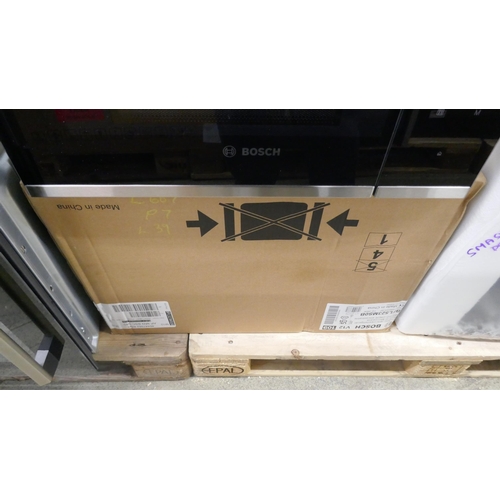4247 - A Bosch Serie 4 wall microwave (607-39)(Transit damaged) *This lot is subject to VAT