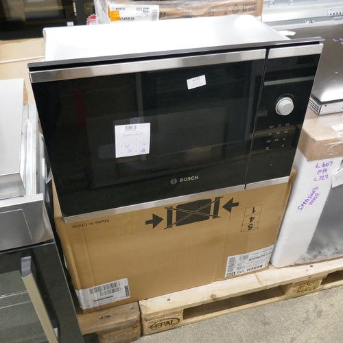 4247 - A Bosch Serie 4 wall microwave (607-39)(Transit damaged) *This lot is subject to VAT