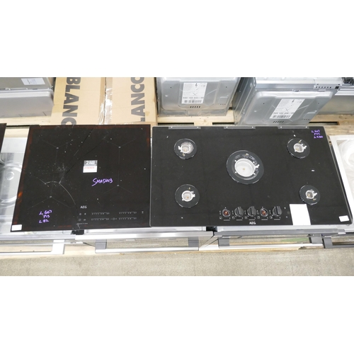4253 - An AEG induction 4 zone hob with Senseboil, an AEG 5 ring cooker hob (missing parts both damaged) (6... 