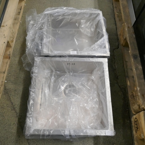 4273 - Two Idro stainless steel 1.0 bowl sinks (607-189,190) *This lot is subject to VAT