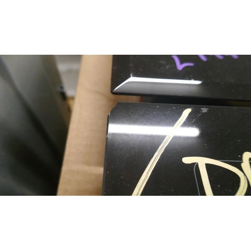 4279 - An AEG hob, a Zanussi hob (607-194,235)(Both damaged) *This lot is subject to VAT