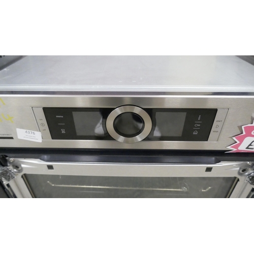 4376 - A Bosch compact steam oven (607-174)(Glass door smashed) *This lot is subject to VAT