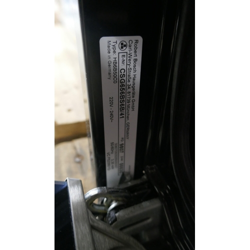 4376 - A Bosch compact steam oven (607-174)(Glass door smashed) *This lot is subject to VAT