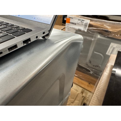 4247 - A Bosch Serie 4 wall microwave (607-39)(Transit damaged) *This lot is subject to VAT