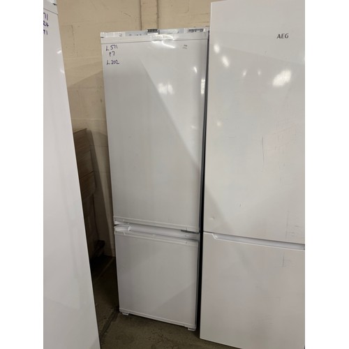4266 - Beko 70/30 integrated fridge freezer - frost free (571-202) *This lot is subject to VAT