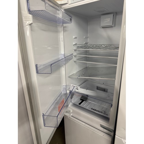 4266 - Beko 70/30 integrated fridge freezer - frost free (571-202) *This lot is subject to VAT