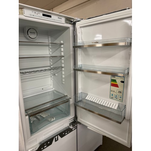 4268 - A Miele 70/30 fridge freezer (607-138) *This lot is subject to VAT