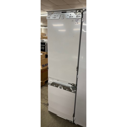 4268 - A Miele 70/30 fridge freezer (607-138) *This lot is subject to VAT