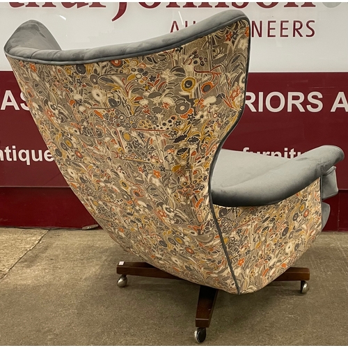 41 - A G-Plan model 6250 revolving Blofeld lounge chair