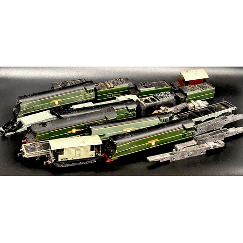 2077 - A collection of 00 gauge model railway, to include two Graham Farish locomotives with tender and sev... 