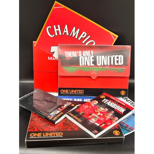 2080 - Football; a collection of Manchester United yearbooks, membership packs, books, etc.