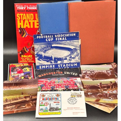2080 - Football; a collection of Manchester United yearbooks, membership packs, books, etc.
